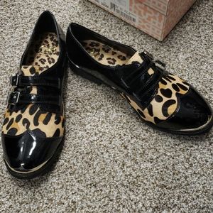 Gianni Bini cap toe black patent leopard faux hair